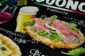 ピザとイカ墨パスタのチョークアート